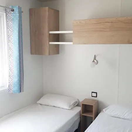 Mobilhome 6 à 8 Personnes Camping *