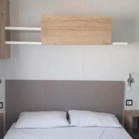 Mobilhome 6 à 8 Personnes Camping *